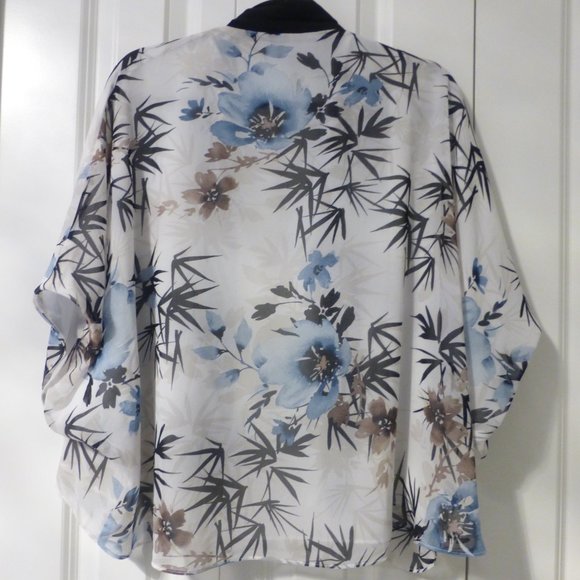 LE-CHATEAU white, black and blue floral kimono oversized chiffon top - Picture 7 of 9